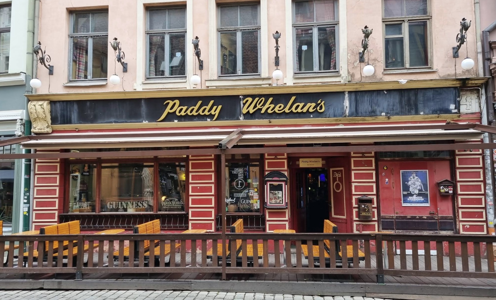 Paddy Whelans Irish Pub & Sports Bar